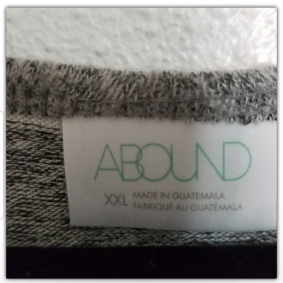 NWOT Abound super soft V-Neck top - Picture 3 of 3